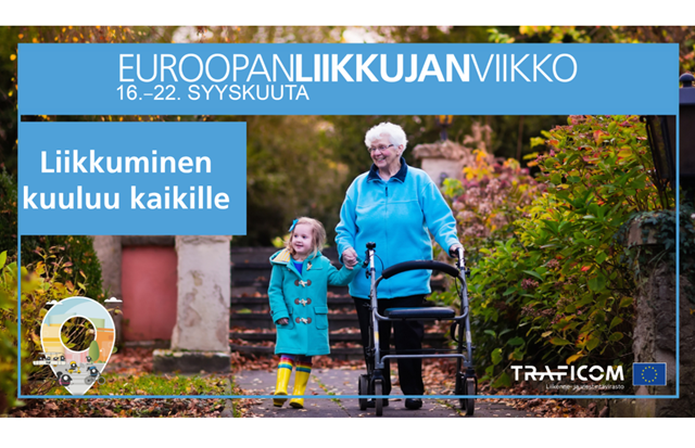 Iäkäs nainen ja pieni tyttö kävelemässä syksyisenä päivänä