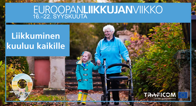 Iäkäs nainen ja pieni tyttö kävelemässä syksyisenä päivänä